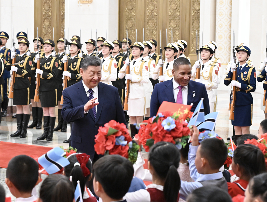 习近平同博茨瓦纳总统博科会谈