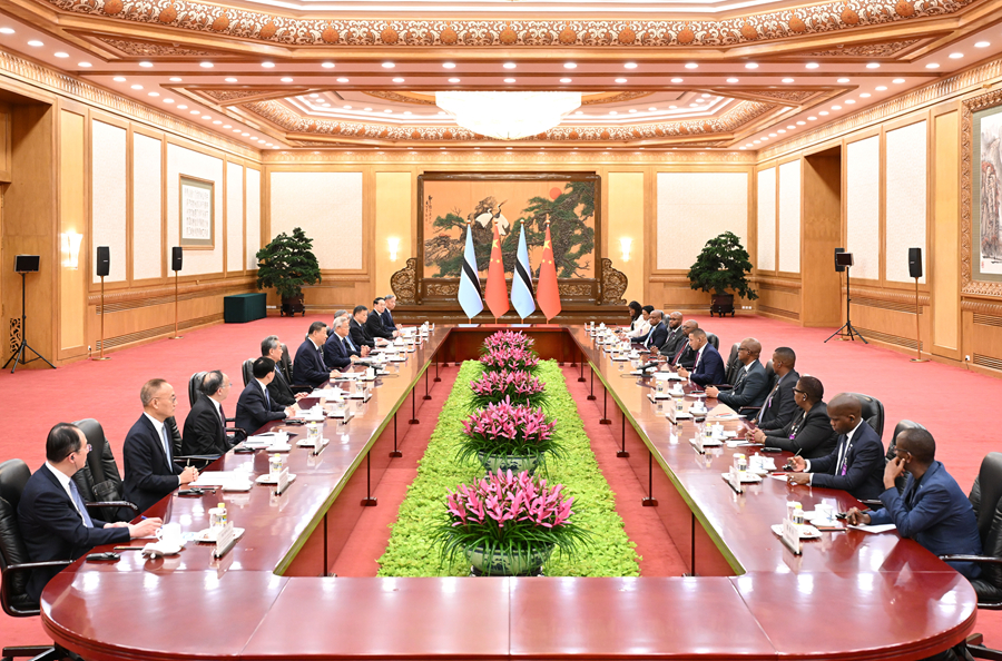 习近平同博茨瓦纳总统博科会谈