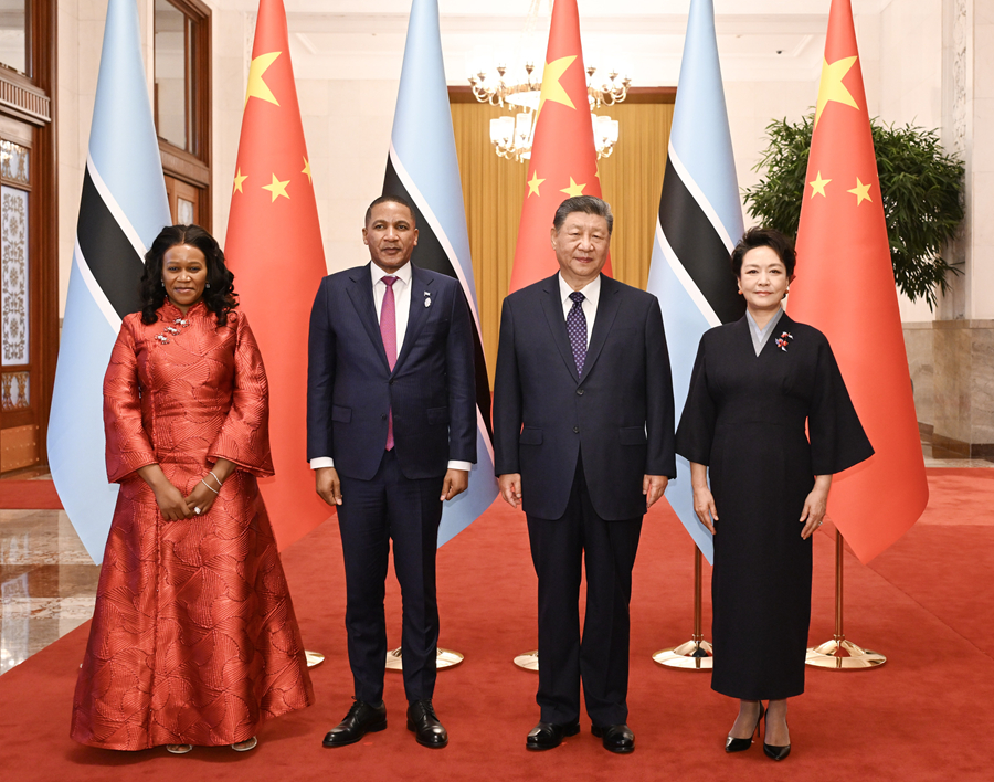 习近平同博茨瓦纳总统博科会谈