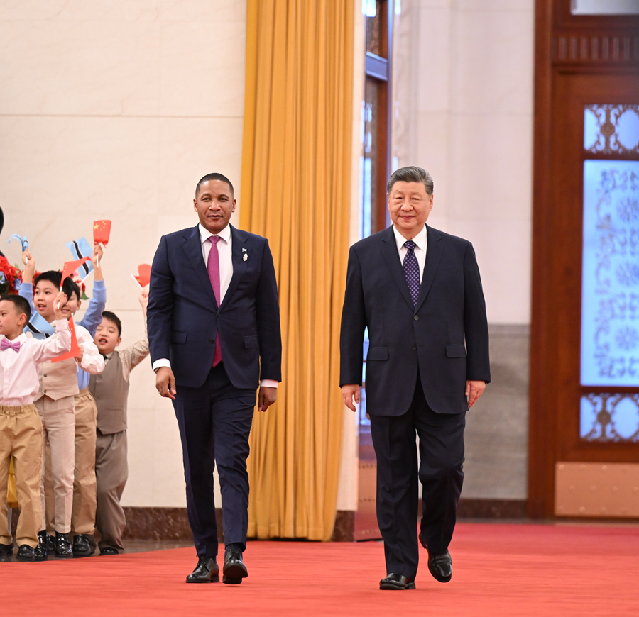 习近平同博茨瓦纳总统博科会谈
