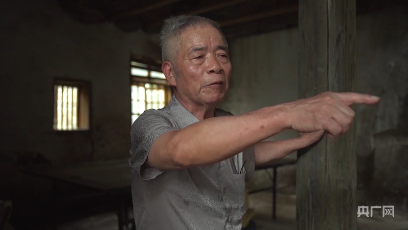 行进的旗帜丨于都河记得:一块门板“浮桥”到“长虹”的长征跨越