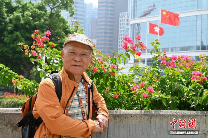 (长征胜利90周年)香港七旬老人郑镇炎重走长征路后:薪火相传,步履不停 (长征胜利90周年)香港七旬老人郑镇炎重走长征路后:薪火相传,步履不停