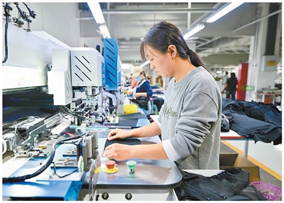 中国走在全球减贫与可持续发展前列(读懂中国·读懂中国式现代化)