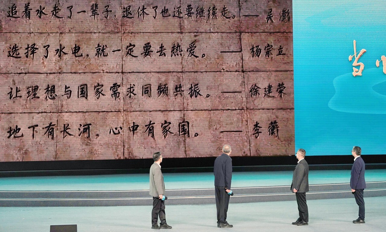 何以中国·当惊世界殊丨不断攻破“世界级难题”,实现高水平科技自立自强