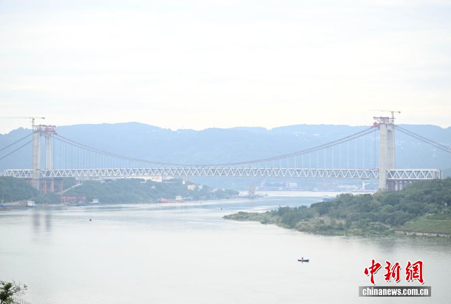 世界在建最大跨径路轨两用悬索桥实现主桥合龙 世界在建最大跨径路轨两用悬索桥实现主桥合龙