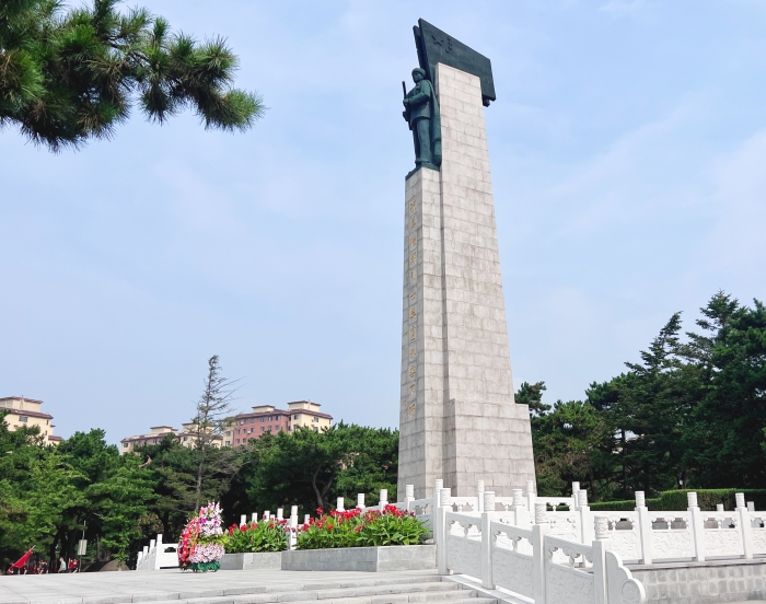 从湘江到鸭绿江,他们走过每一场硝烟 沈阳抗美援朝烈士陵园中的烈士纪念碑。人民网记者汤龙 摄