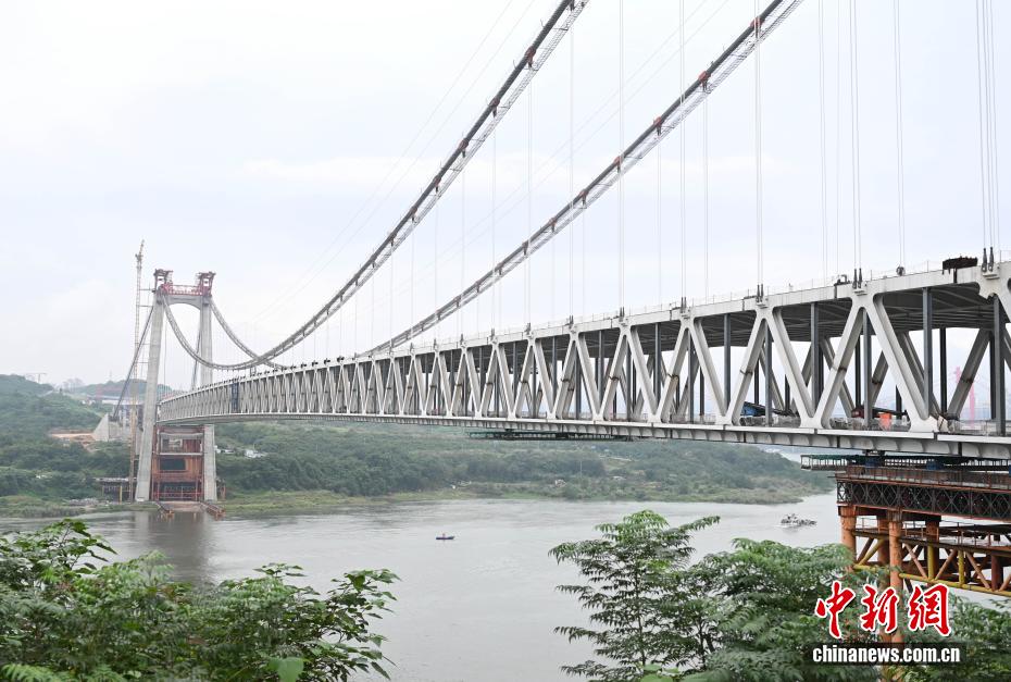 世界在建最大跨径路轨两用悬索桥实现主桥合龙 世界在建最大跨径路轨两用悬索桥实现主桥合龙