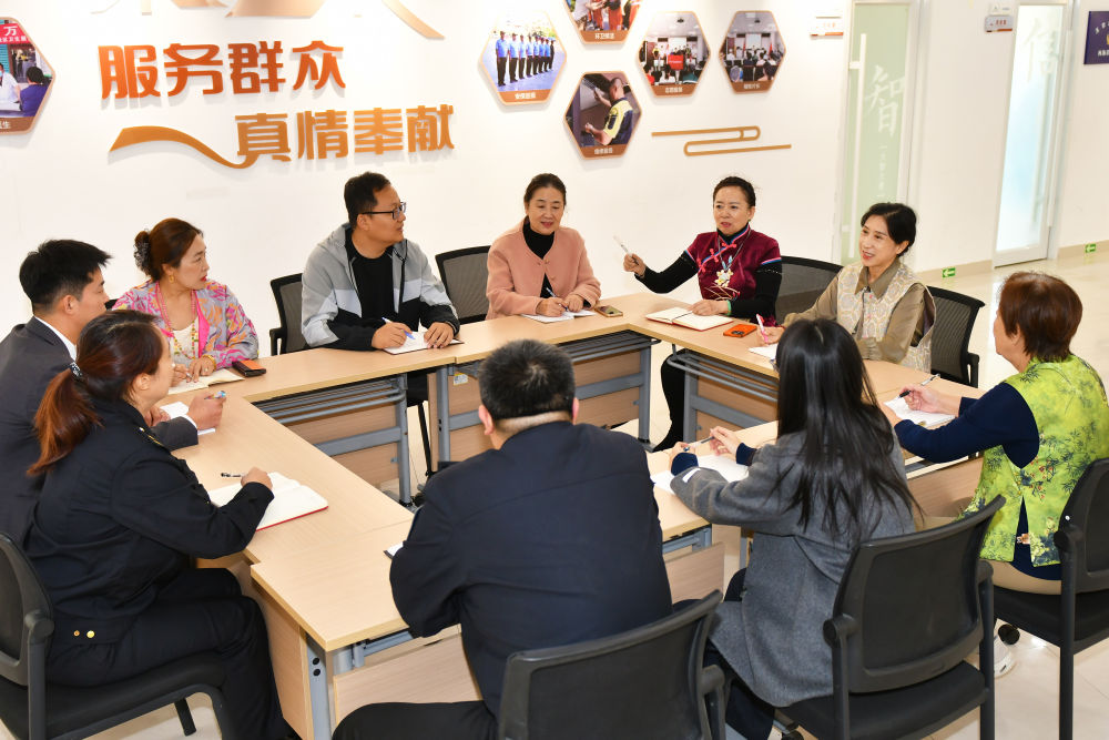 坚守初心使命,始终保持党同人民群众的血肉联系——习近平党建思想引领新时代全面从严治党系列述评之二