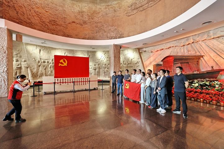 不断实现党的自我净化、自我完善、自我革新、自我提高——习近平党建思想引领新时代全面从严治党系列述评之三