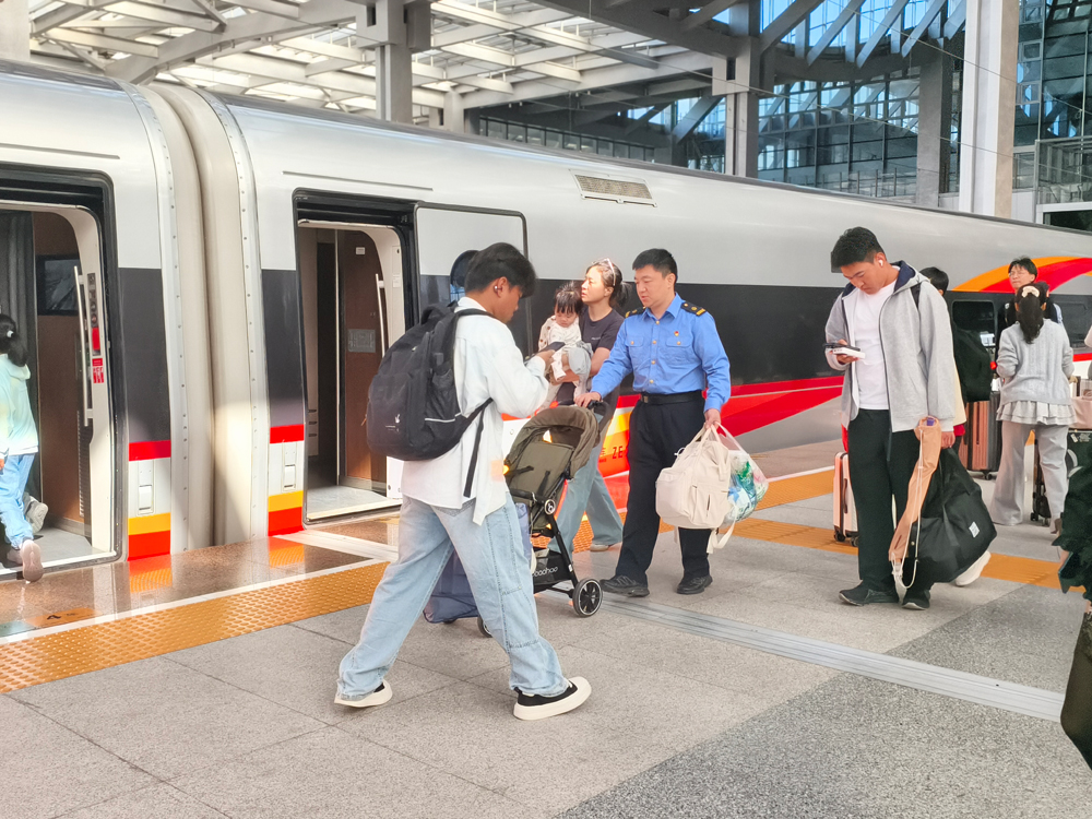 京港高铁雄商段开通满月 沿线车站多项暖心服务护航旅客出行 京港高铁雄商段开通满月 沿线车站多项暖心服务护航旅客出行