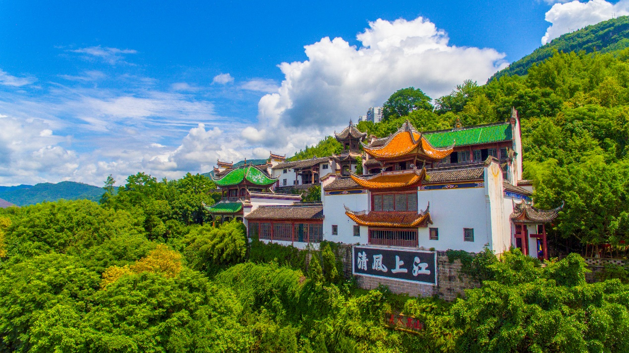 走进县城看发展丨重庆云阳：青山迈步景城中 开窗放入大江来