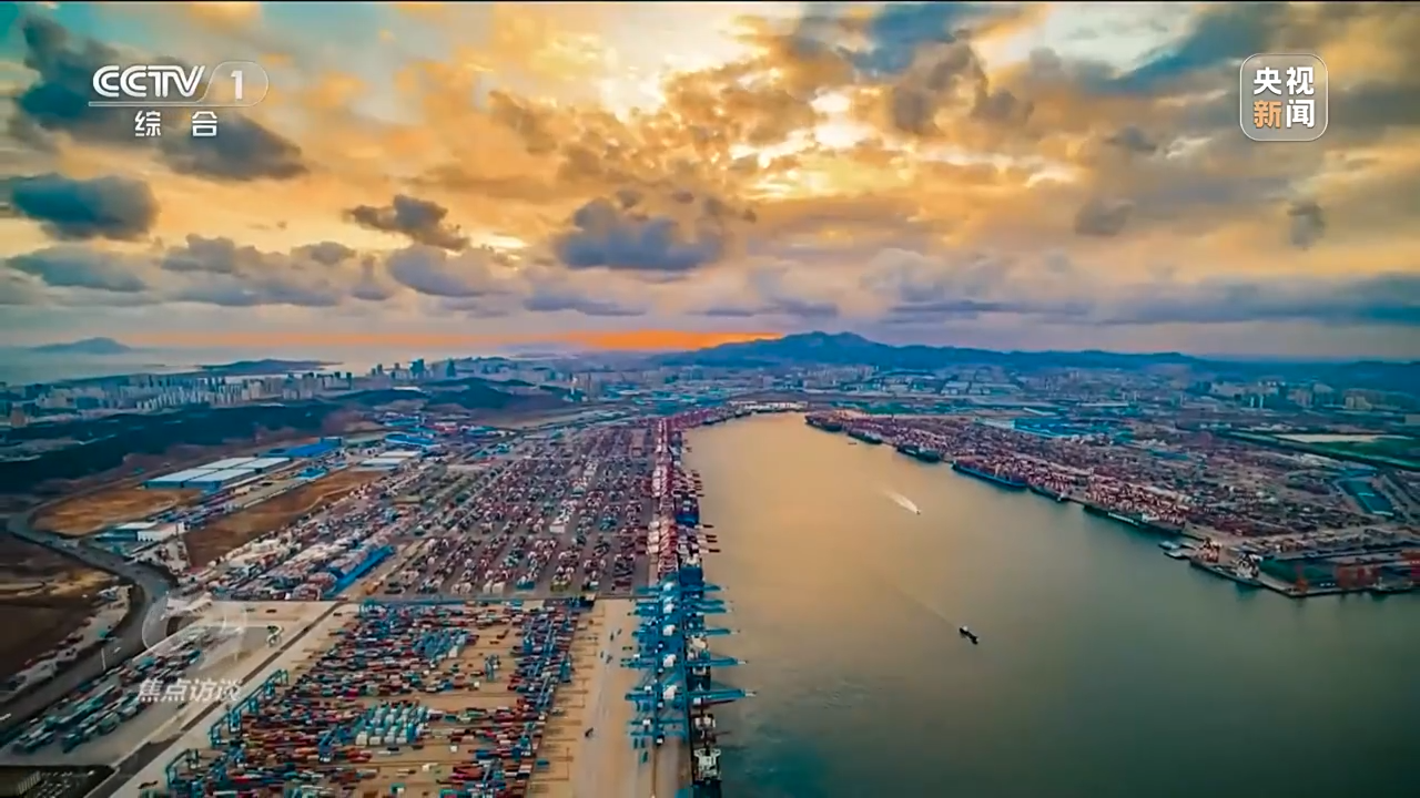 奋斗创造奇迹 力量源于团结