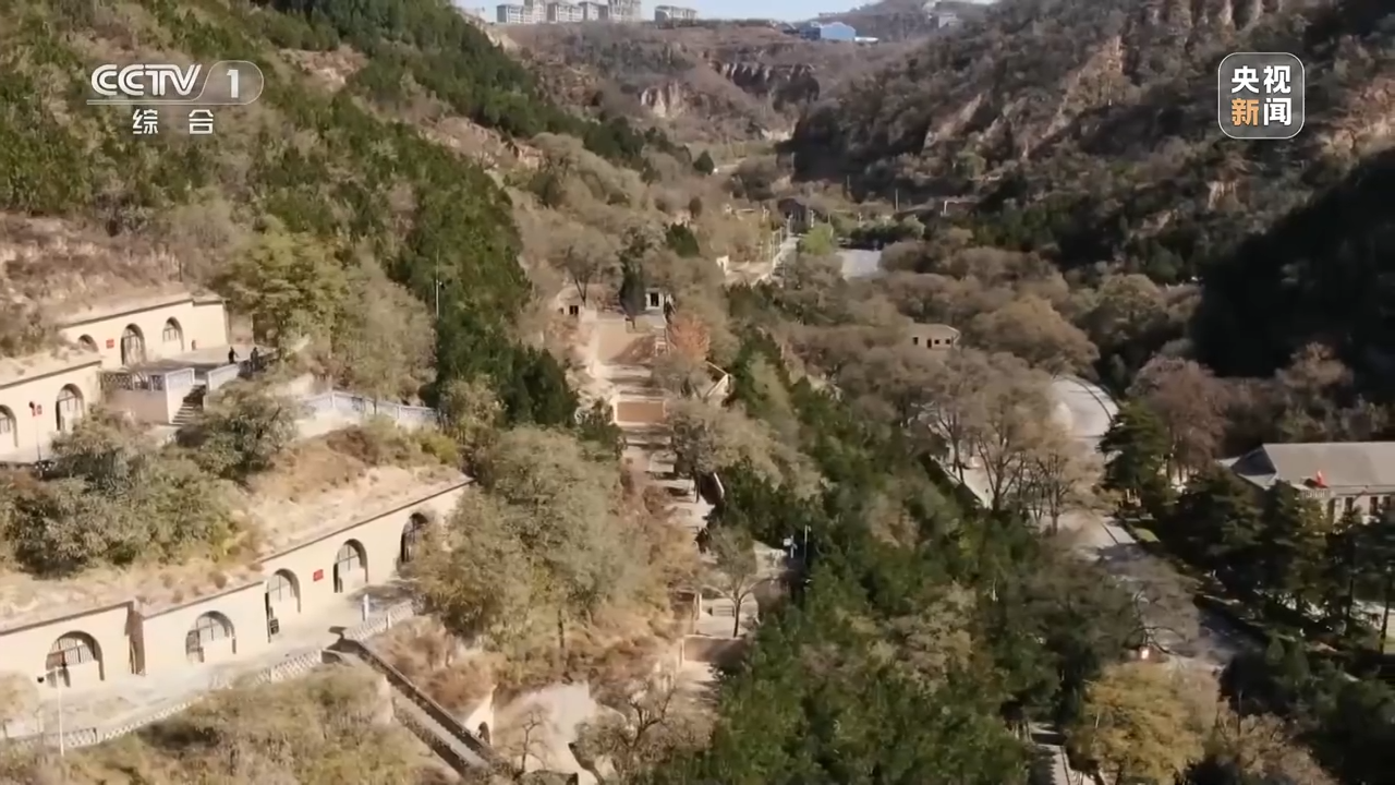 奋斗创造奇迹 力量源于团结