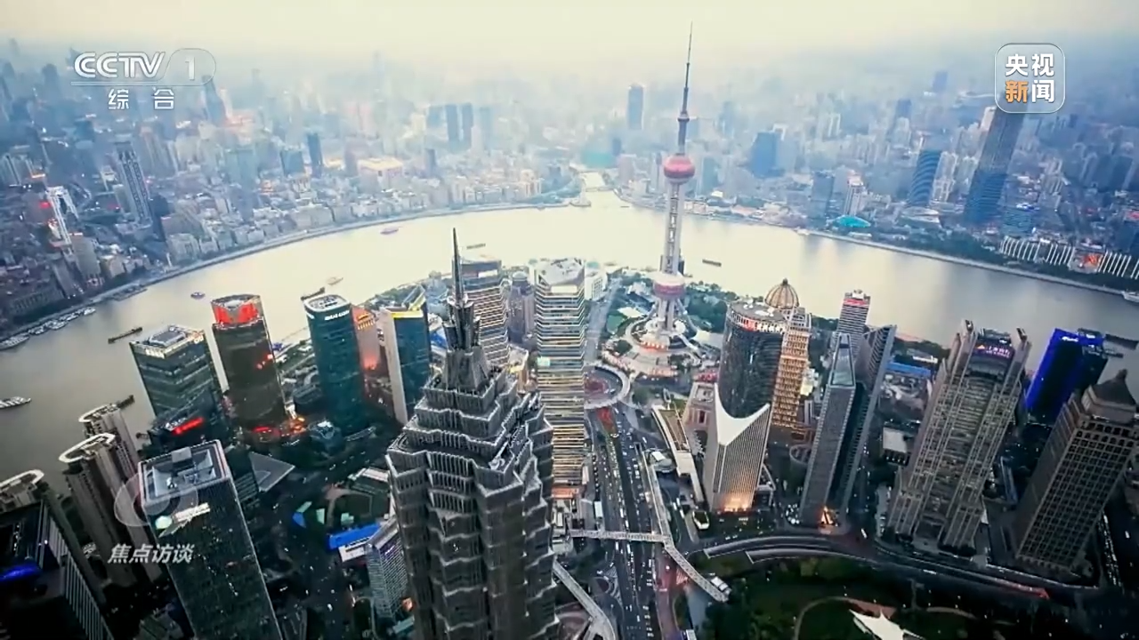 奋斗创造奇迹 力量源于团结