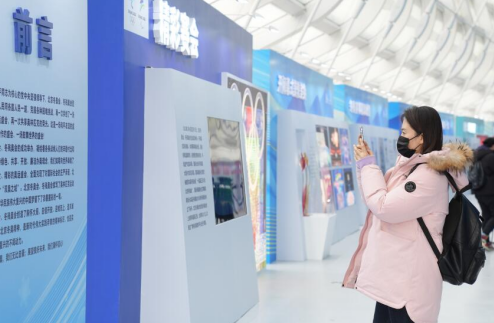 “辉煌冬奥”主题展览暨群众性冰雪运动嘉年华活动在京开幕