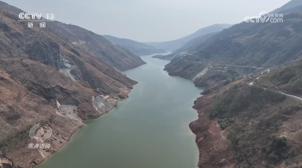 焦点访谈：中国路 峡谷“天路”