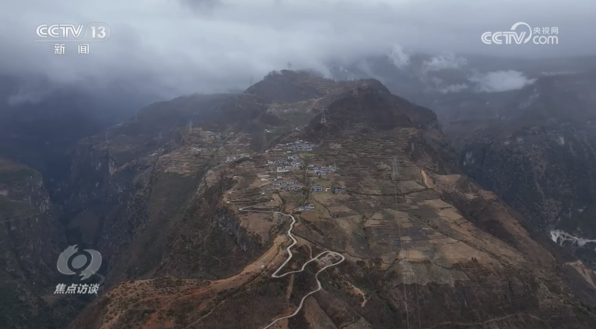 焦点访谈：中国路 峡谷“天路”