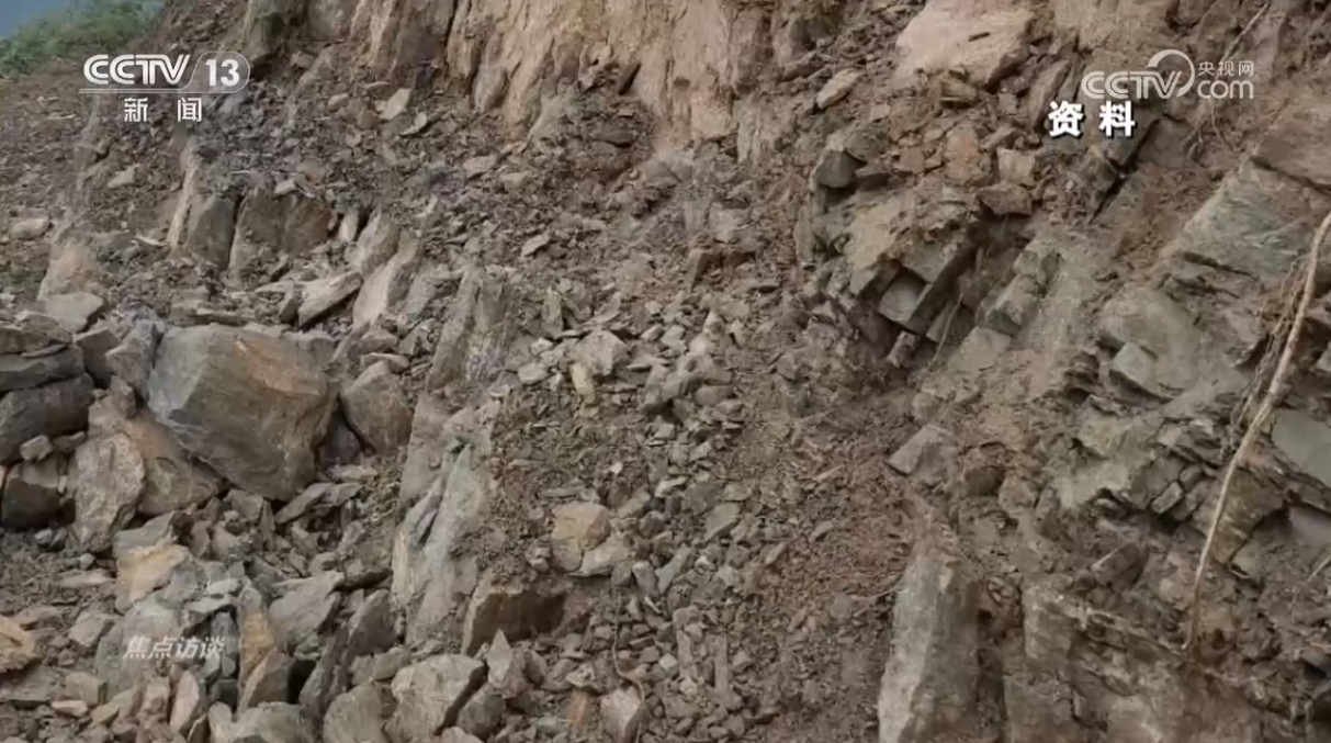 焦点访谈：中国路 峡谷“天路”