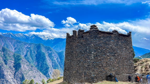 一川烟雨入画来|“悬崖江城”,大美雅江