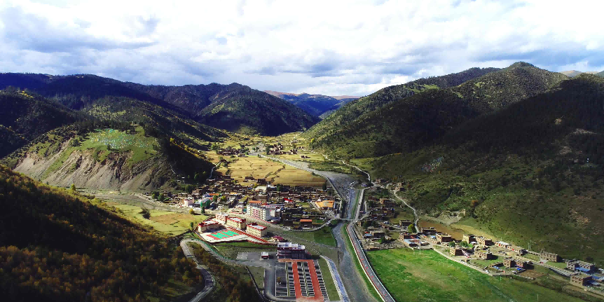 一川烟雨入画来|“悬崖江城”,大美雅江