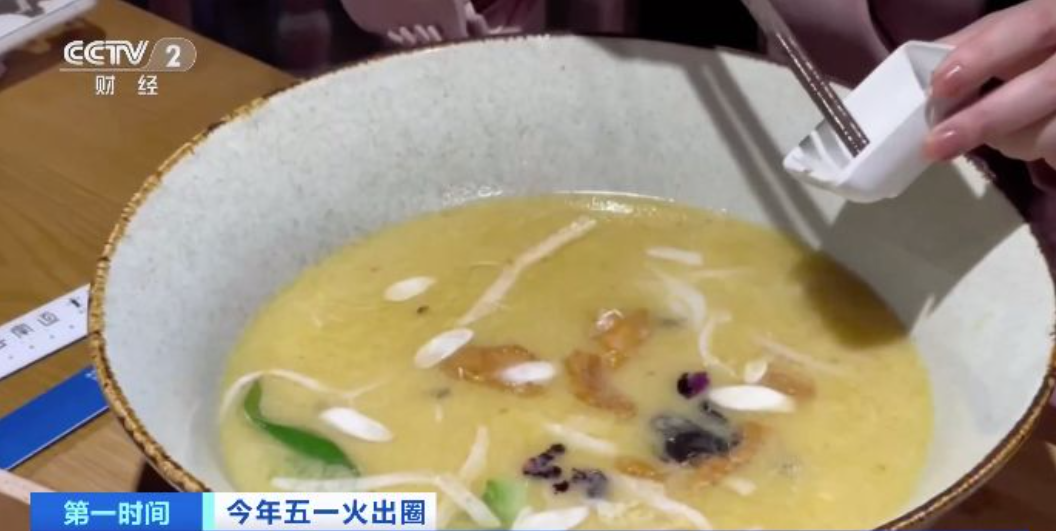 早起云南吃过桥米线，傍晚老挝万象吃火锅！坐上动车去老挝，一日品两国美食