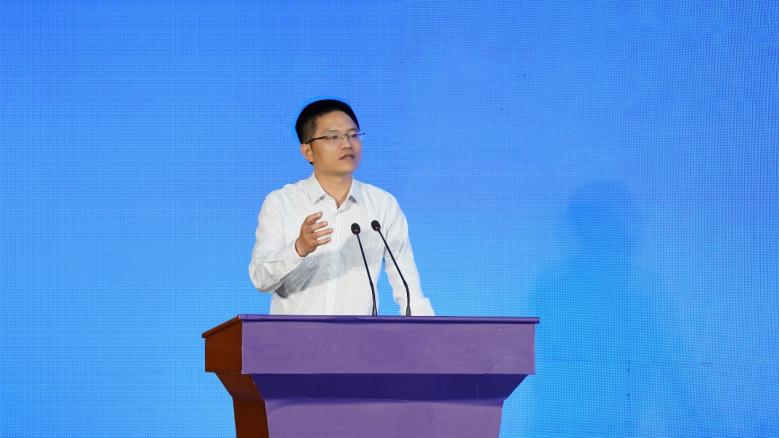 “数字新农具”助推“落地式”助农