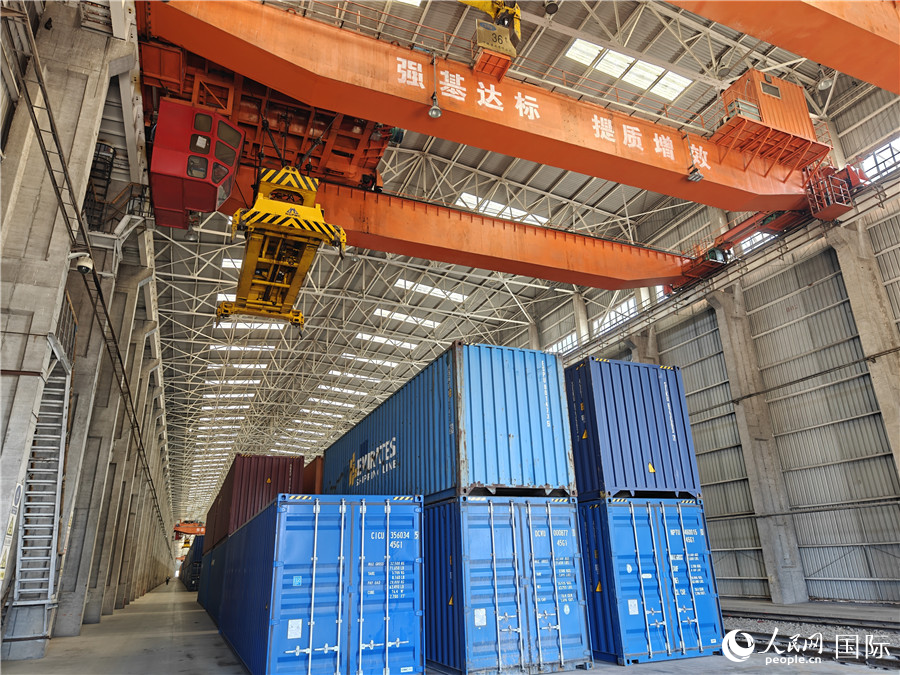 探访新疆阿拉山口铁路口岸：向西开放的前沿枢纽