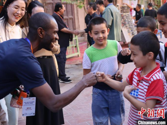 多国媒体人走进新疆：见证开放活力 拥抱多元融合