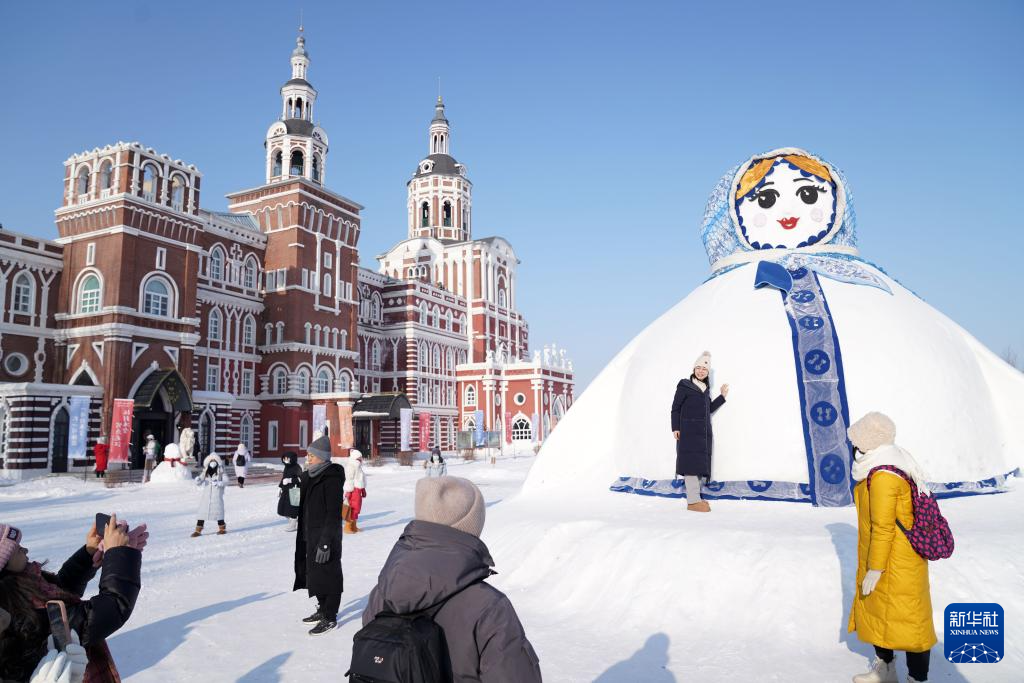 “冰城”哈尔滨：“冰雪城堡庄园”引游人
