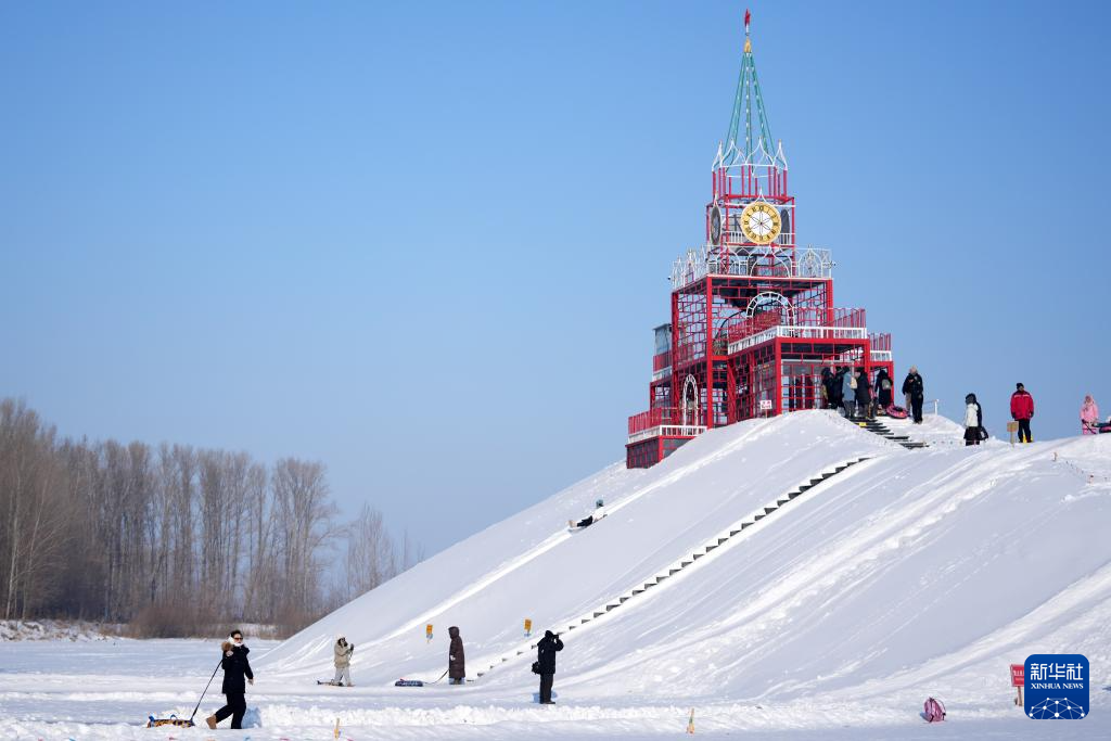 “冰城”哈尔滨：“冰雪城堡庄园”引游人