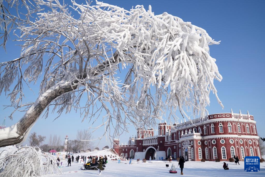 “冰城”哈尔滨：“冰雪城堡庄园”引游人