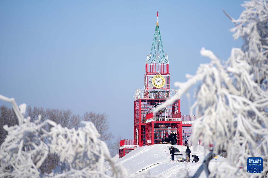 “冰城”哈尔滨：“冰雪城堡庄园”引游人