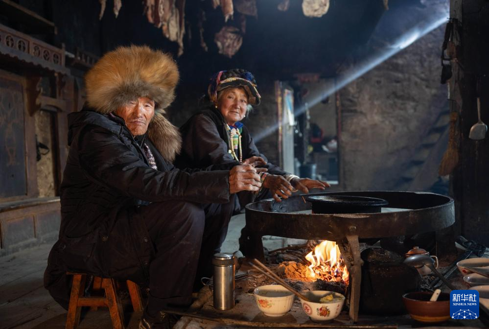 深藏高山深谷间的传统羌寨