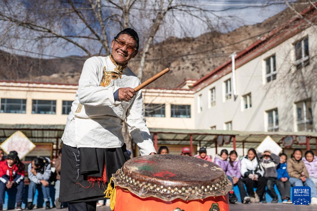 西藏洛隆：高原狮舞