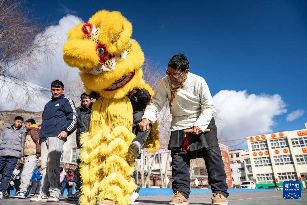 西藏洛隆：高原狮舞
