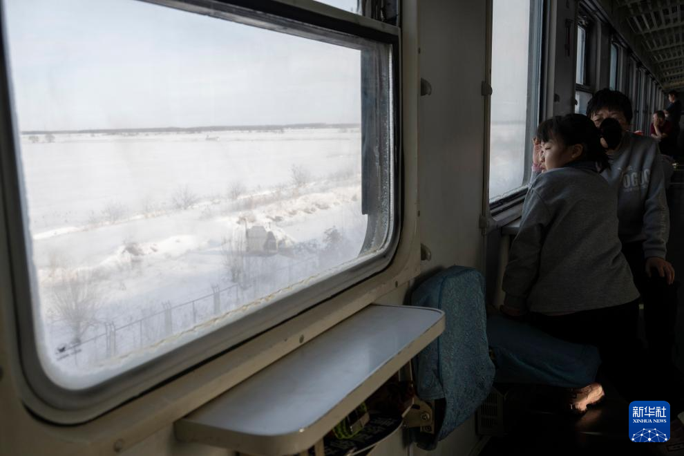 新春走基层丨穿冰卧雪——“东极列车”的温暖故事