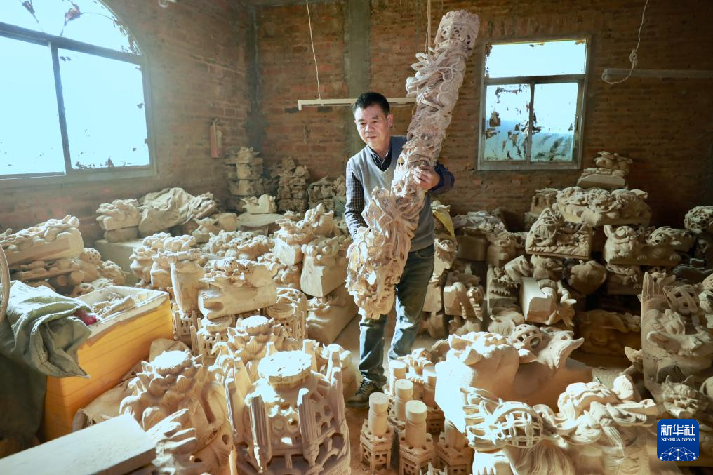 新春走基层｜“匠心雕龙”——感受福建晋江潘山庙宇木雕非遗之美