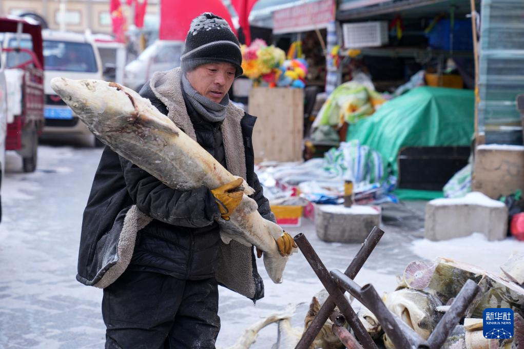 新春走基层丨春节临近 “中国淡水鱼都”百年鱼市销售旺