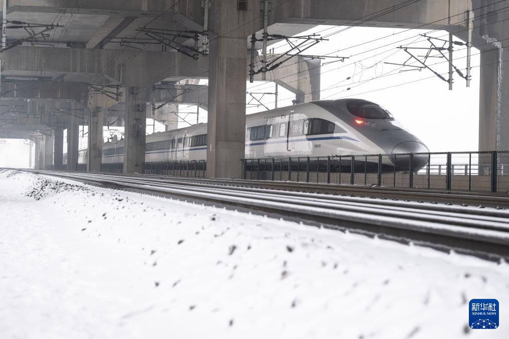 新春走基层 | 武汉：清冰除雪守护平安出行