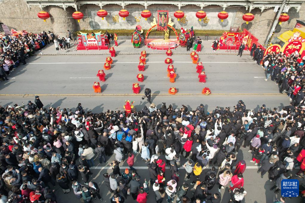 新春走基层|逛大集 购年货 热闹迎新年