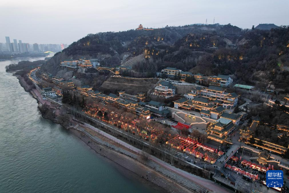 新春走基层|逛大集 购年货 热闹迎新年