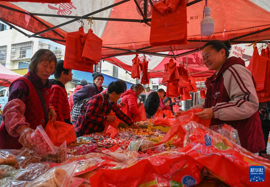 新春走基层|逛大集 购年货 热闹迎新年