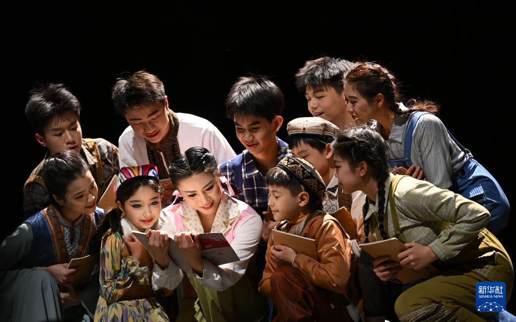 杂技剧《天山雪》晋京展演