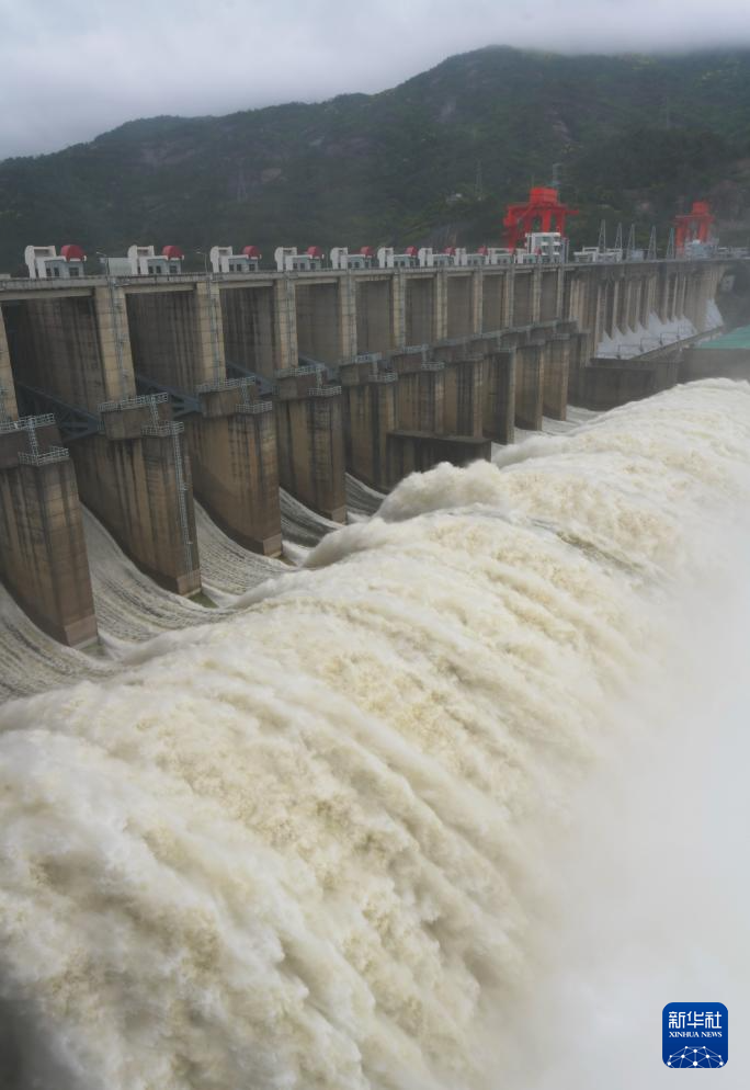 福建水口水电站开闸泄洪