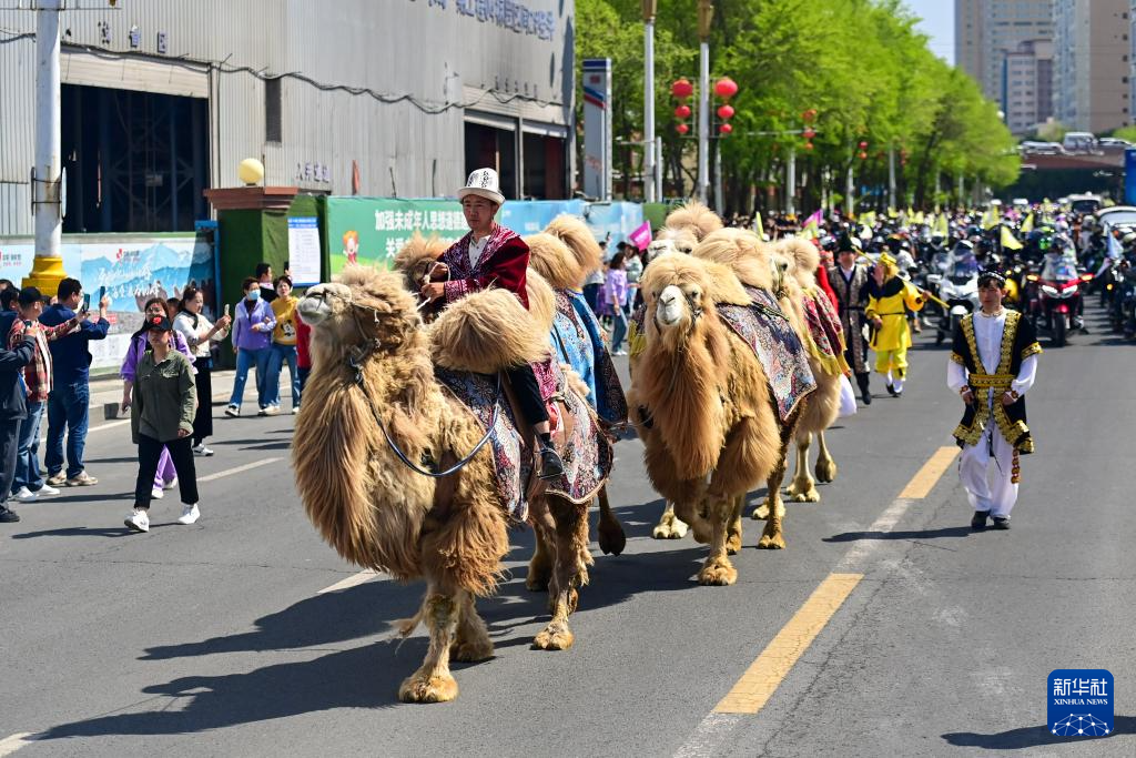 新疆乌鲁木齐:巡游盛宴
