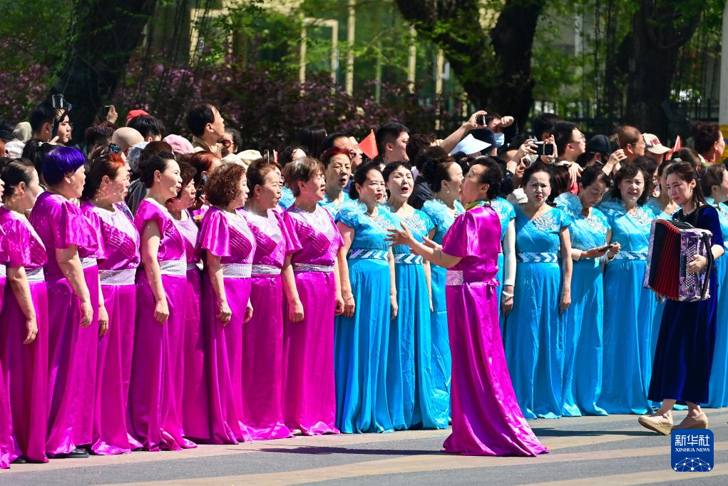 新疆乌鲁木齐:巡游盛宴