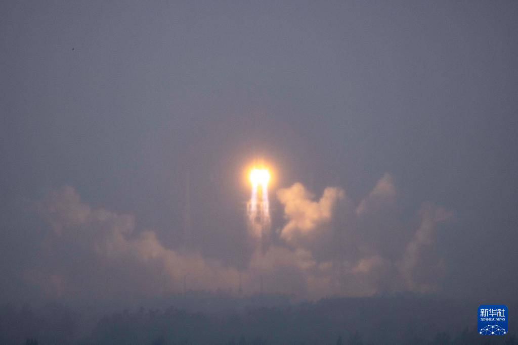 嫦娥六号探测器成功发射