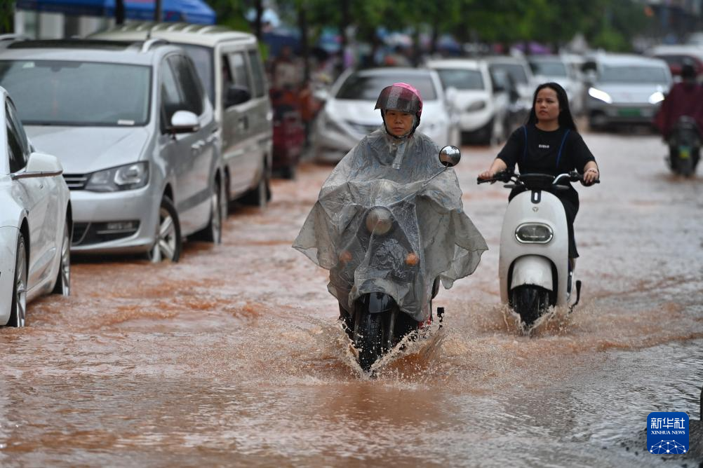 南宁遭遇暴雨