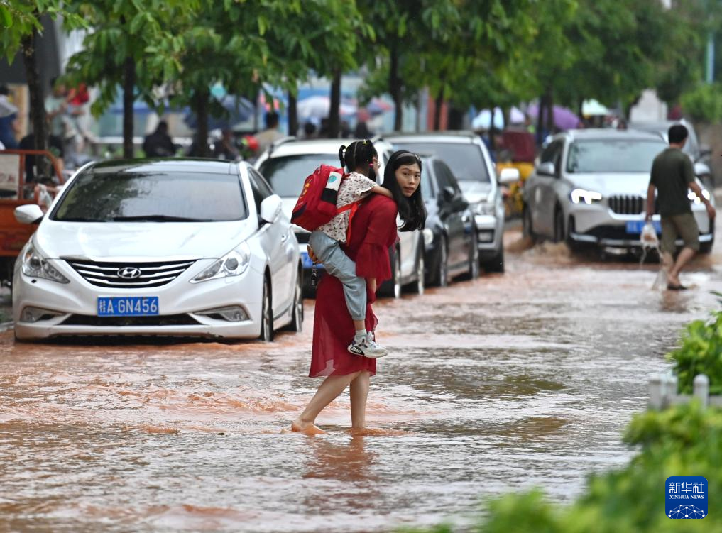 南宁遭遇暴雨