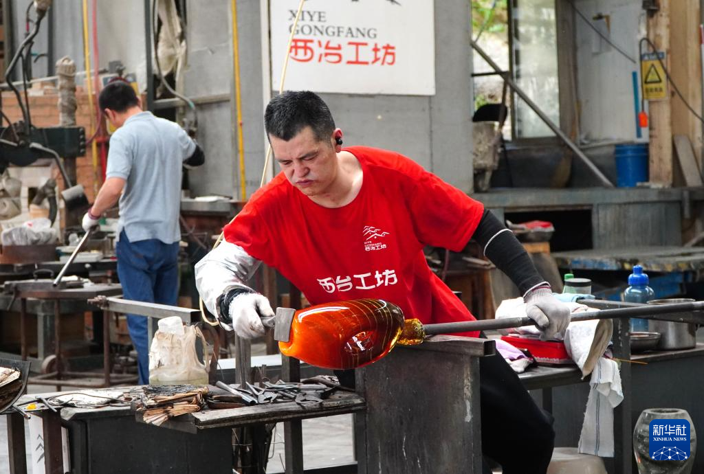 山东博山:创新推动琉璃焕新彩 山东博山:创新推动琉璃焕新彩